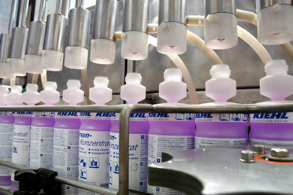 Loibicher-KIEHL-Abfuellung-Torvan-1-L-Dosier-flaschen