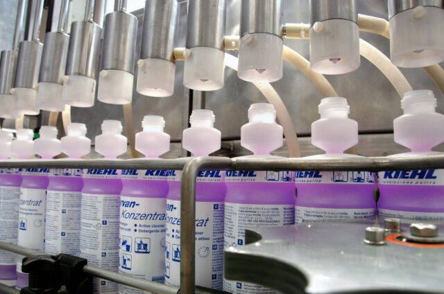 Loibicher-KIEHL-Abfuellung-Torvan-1-L-Dosier-flaschen